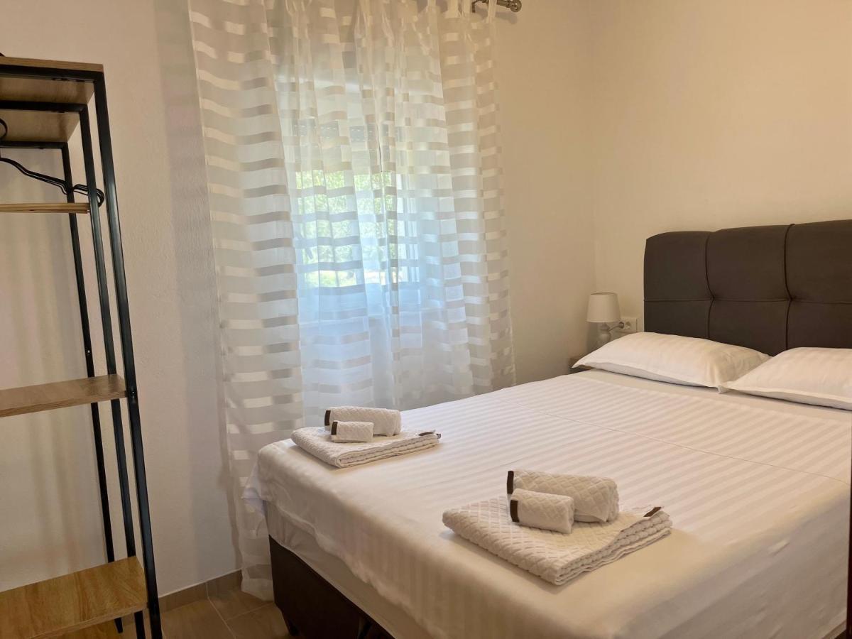 Apartments Fortuna Biograd Na Moru Esterno foto
